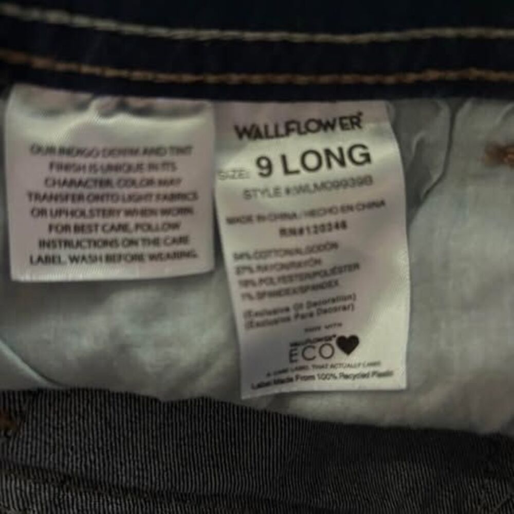Women’s Juniors Curvy Wallflower Boot Cut Jeans Size 9 Long - Picture 4 of 4